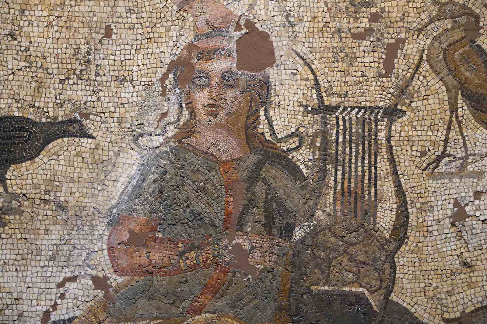 Mosaico romano que mostra Orfeu, herói que visitou o mundo dos mortos e retornou