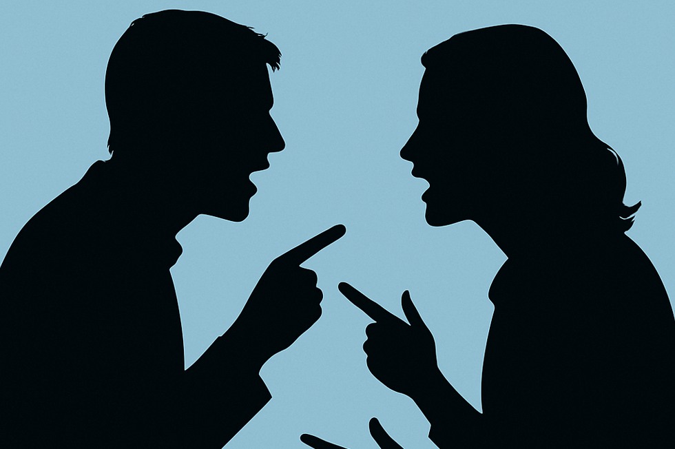 duas pssoas discutindo