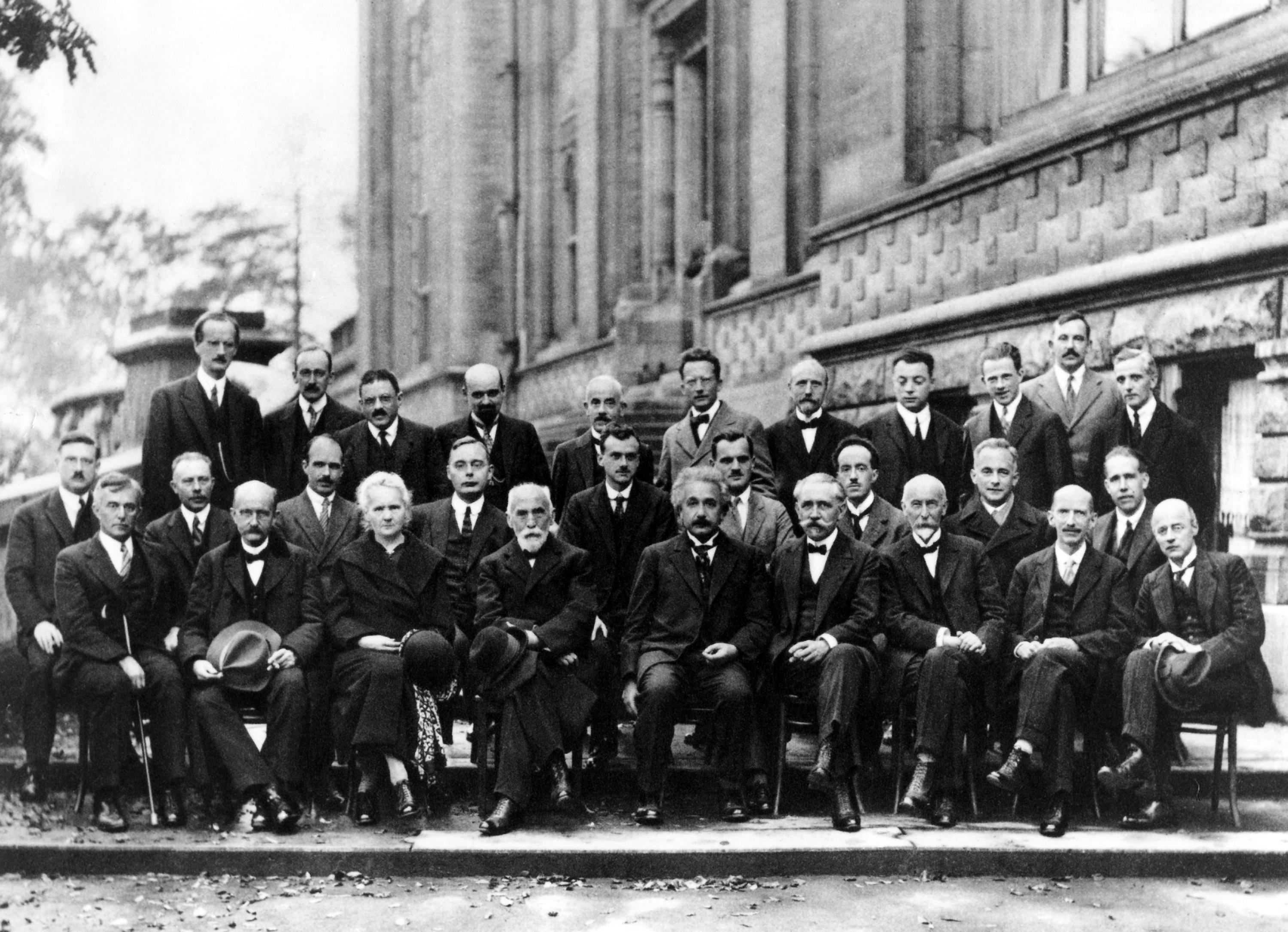 Retrato oficial de la Conferencia de Solvay, 1927, que reunió a los principales científicos involucrados en la formulación de la Mecánica Cuántica