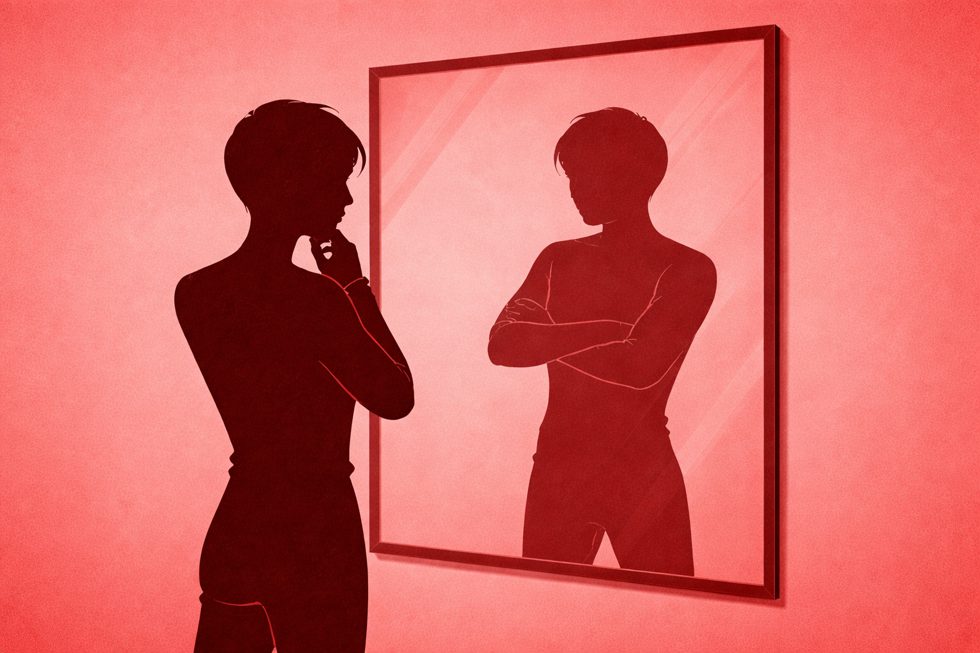 pessoa olhando-se no espelho